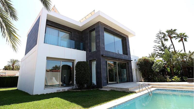 Villa for sale in Torrevieja, Alicante