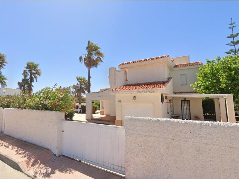 Villa Te koop in La Manga del Mar Menor, Murcia