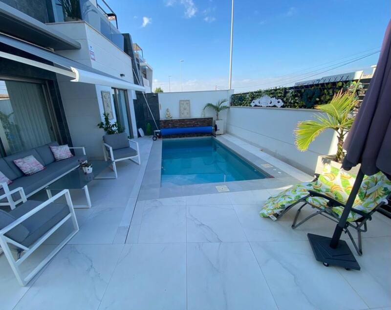 Villa for sale in Benijófar, Alicante