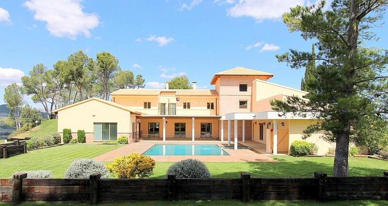 Villa en venta en Penàguila, Alicante