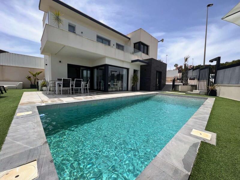 Villa for sale in San Miguel de Salinas, Alicante