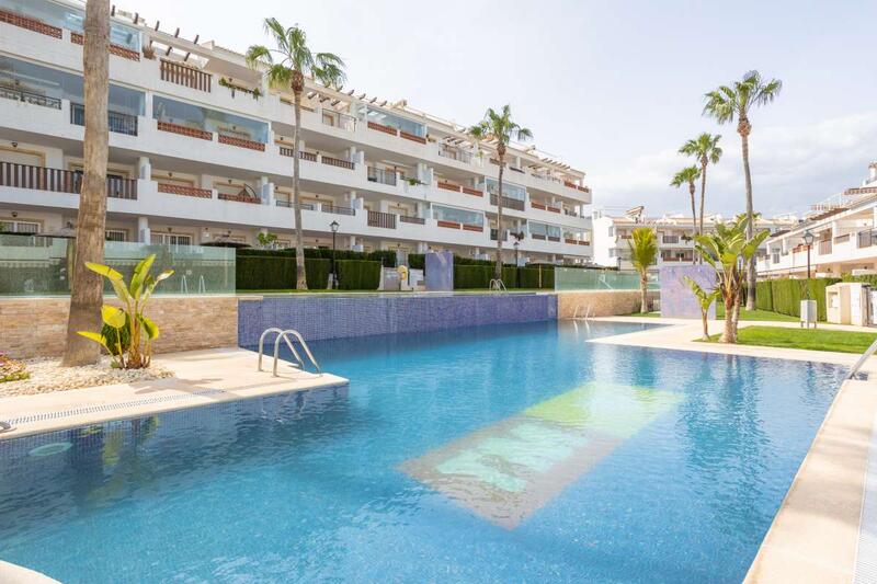 Apartamento en venta en Villamartin, Alicante