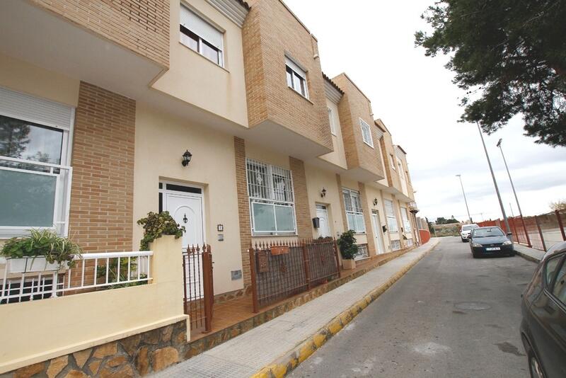 3 bedroom Townhouse for sale