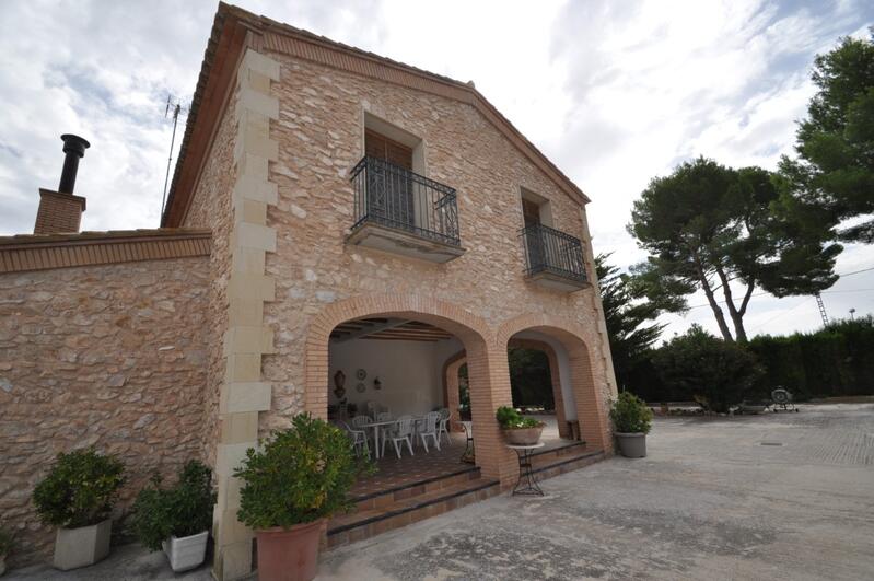 Villa for sale in Villena, Alicante