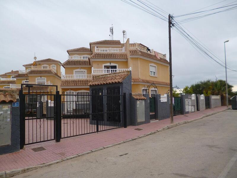 Adosado en venta en Playa Flamenca, Alicante