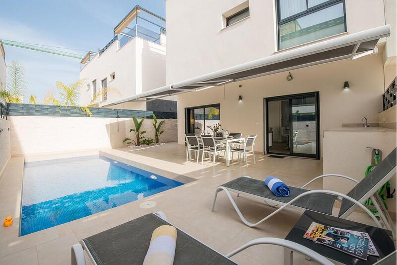 Villa en venta en Benijófar, Alicante