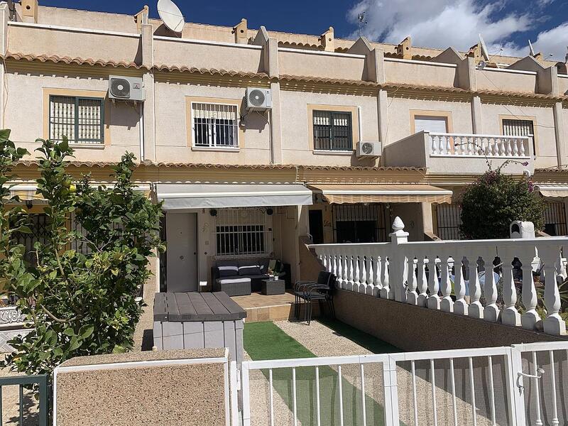 Townhouse for sale in Villamartin, Alicante