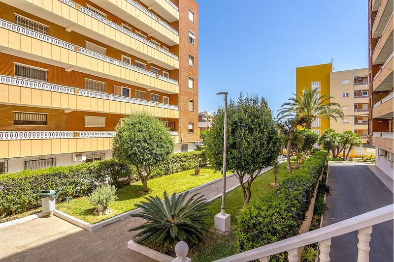 квартира продается в Punta Prima, Alicante