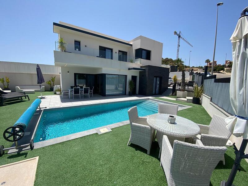 Villa en venta en San Miguel de Salinas, Alicante