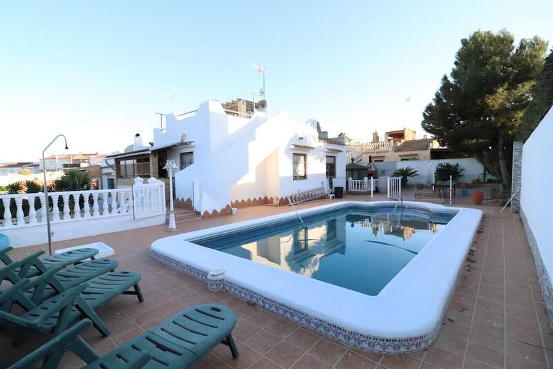 Villa en venta en Torrevieja, Alicante