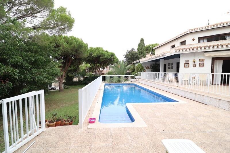 Villa til salg i Orihuela Costa, Alicante