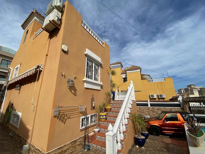 4 Cuarto Villa en venta