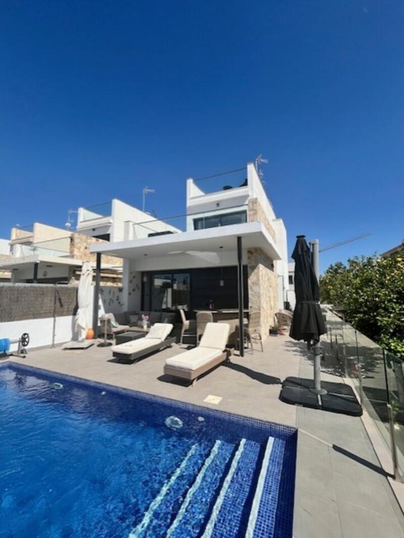 вилла продается в Cabo Roig, Alicante