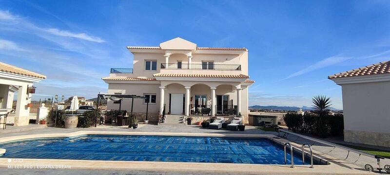 4 bedroom Villa for sale