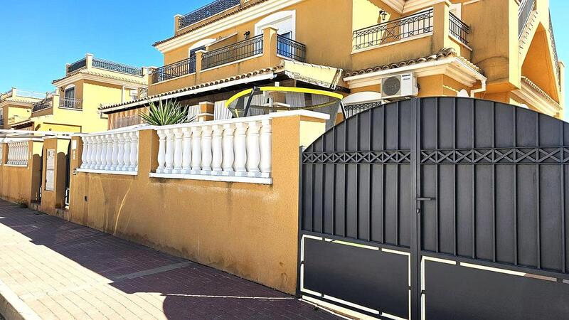 Townhouse for sale in Torrevieja, Alicante