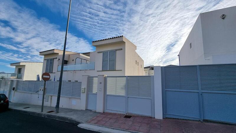 Townhouse for sale in Cox, Alicante