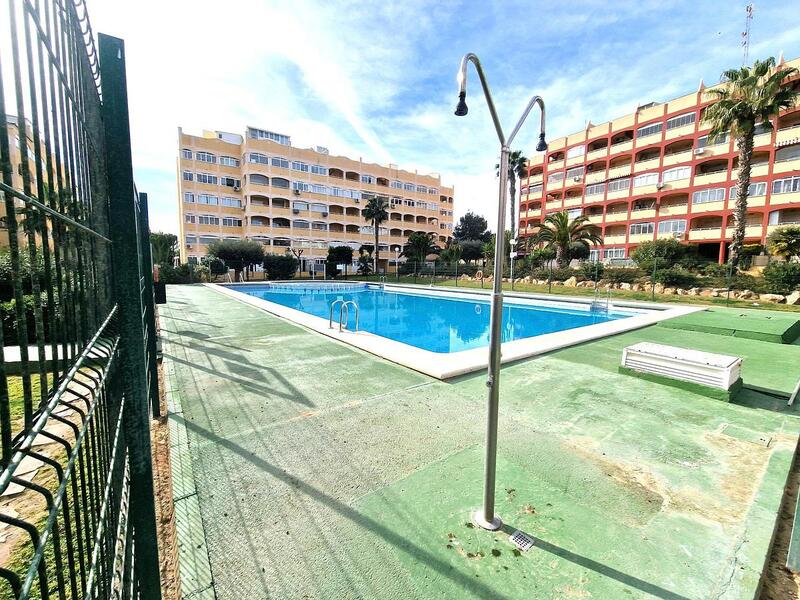 Apartamento en venta en Torrevieja, Alicante