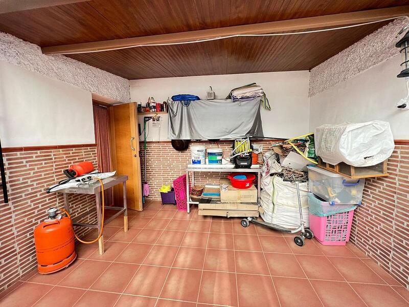 4 slaapkamer Gezinswoning Te koop