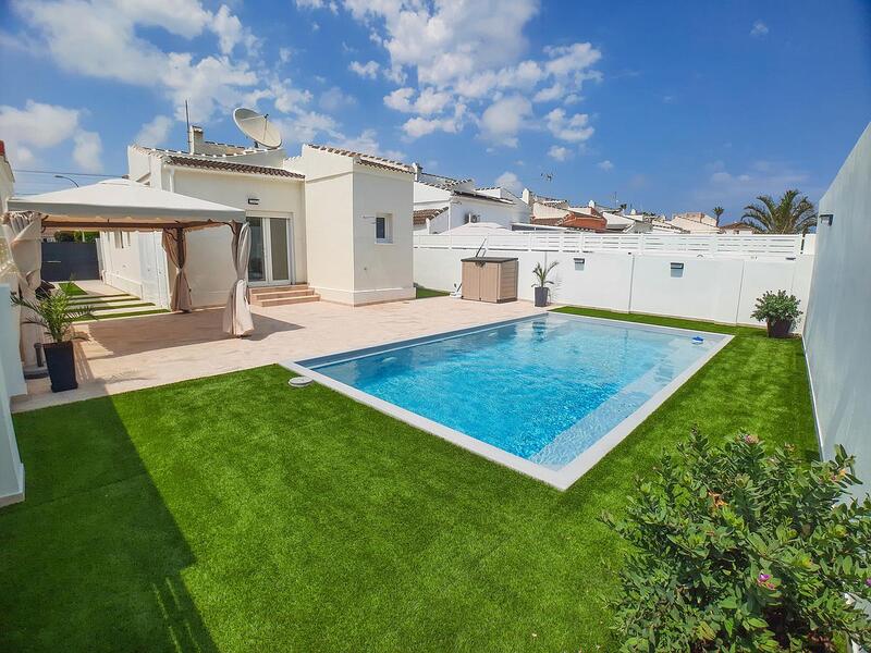 Villa til salg i Torrevieja, Alicante