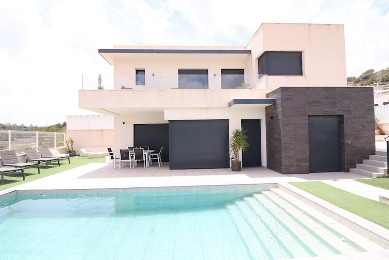 Villa for sale in San Miguel de Salinas, Alicante