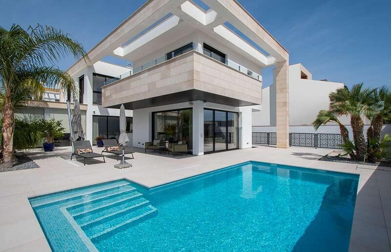 Villa til salgs i Orihuela Costa, Alicante