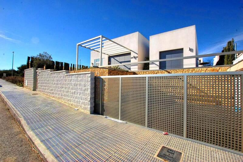 Villa for sale in Benijófar, Alicante