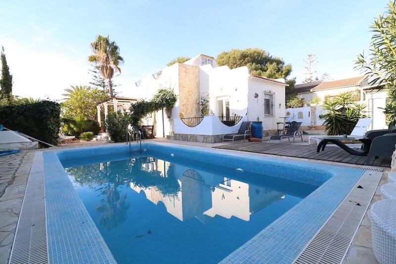 Villa til salg i Orihuela Costa, Alicante