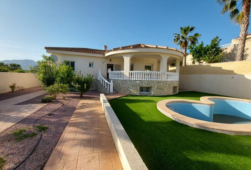 Villa en venta en Hondon de las Nieves, Alicante