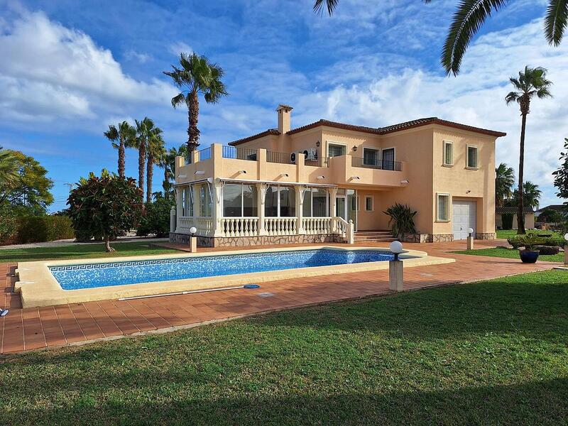 Villa til salgs i Denia, Alicante