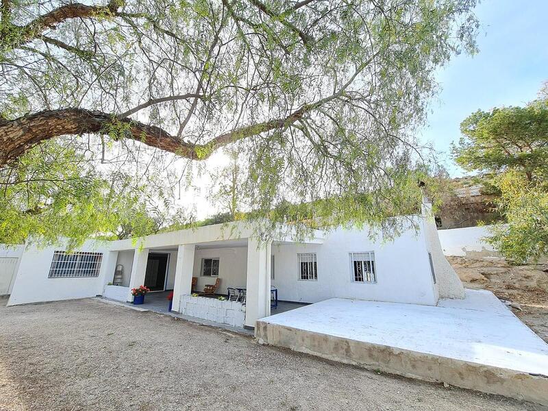 Villa til salg i Crevillente, Alicante