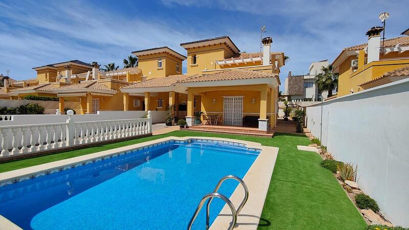 Villa en venta en Orihuela Costa, Alicante