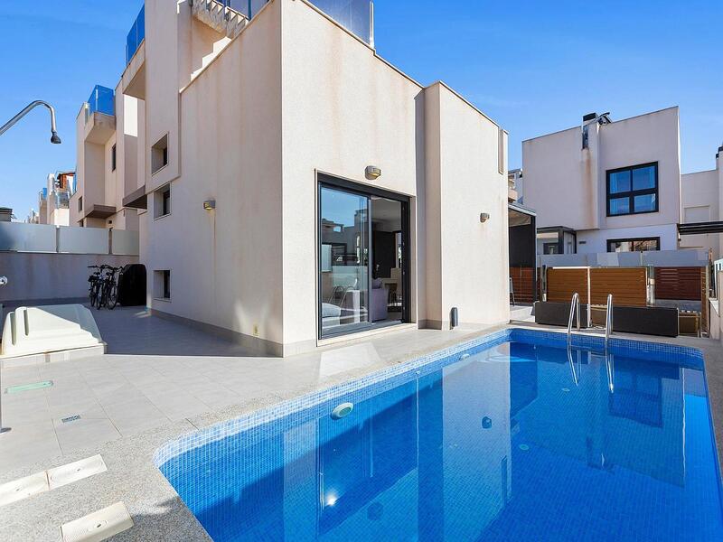 Villa til salgs i Torrevieja, Alicante