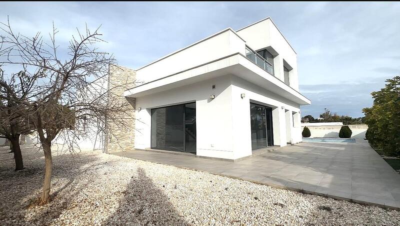 4 Cuarto Villa en venta