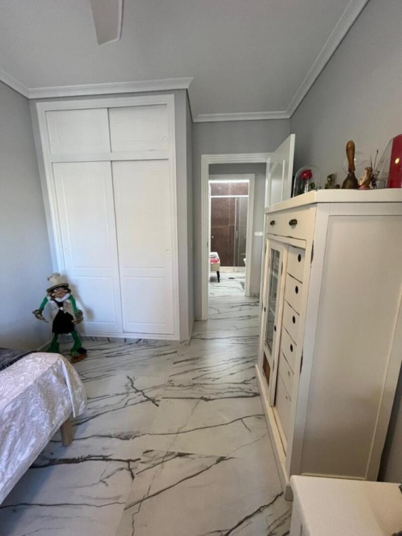 2 slaapkamer Gezinswoning Te koop