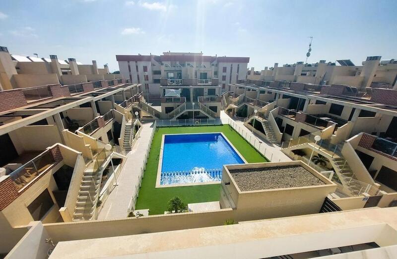 Stadthaus zu verkaufen in Orihuela Costa, Alicante