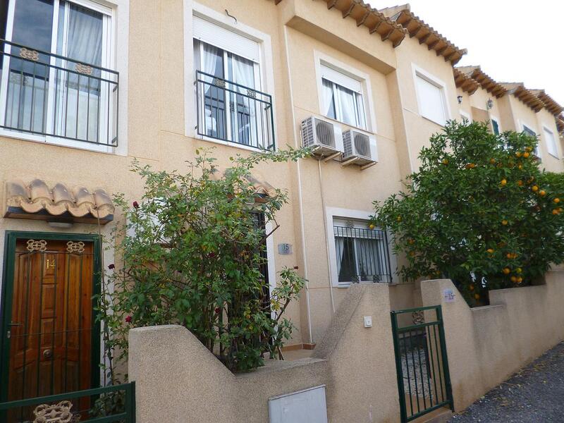 Townhouse for sale in Villamartin, Alicante