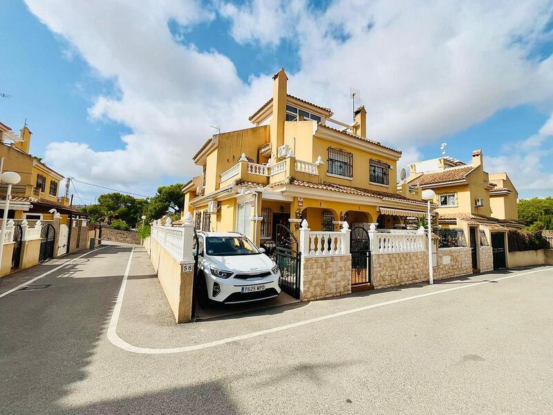 Townhouse for sale in Orihuela Costa, Alicante