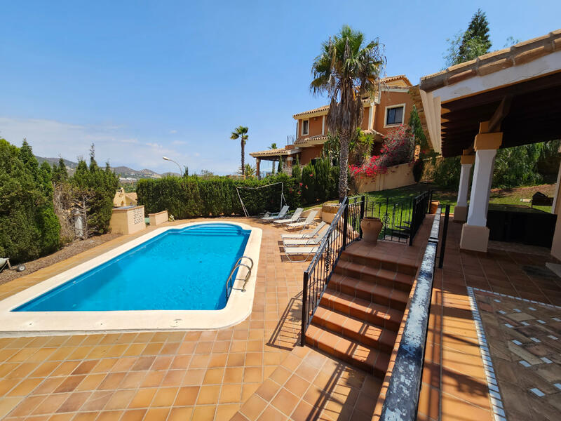 6 bedroom Villa for sale