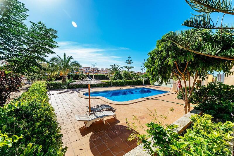 Villa til salgs i Los Montesinos, Alicante