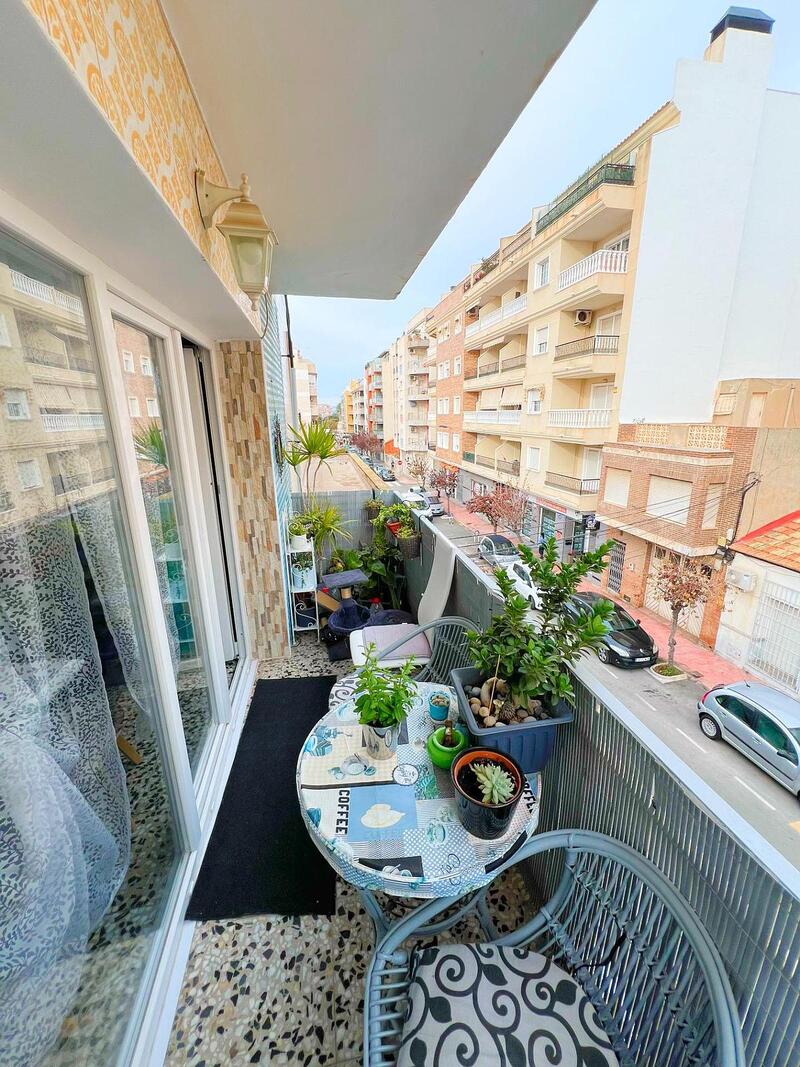 квартира продается в Torrevieja, Alicante