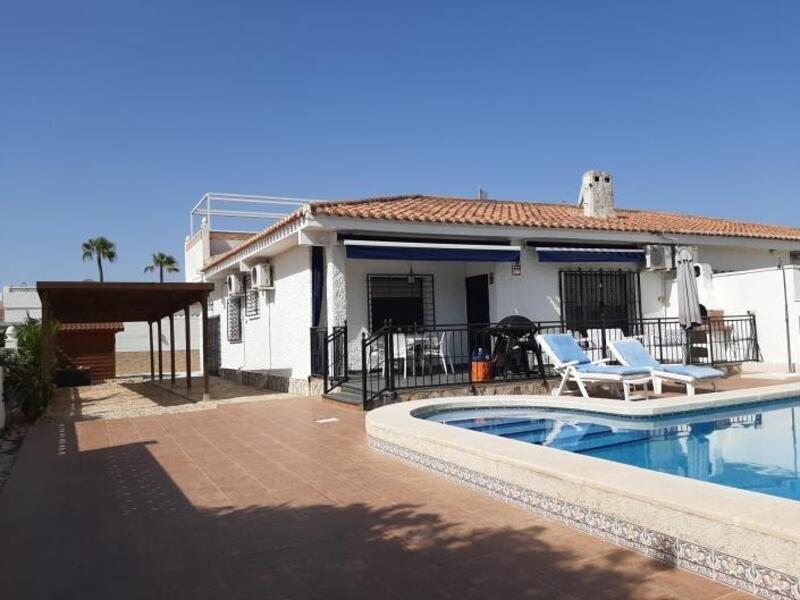 Villa en venta en Torrevieja, Alicante