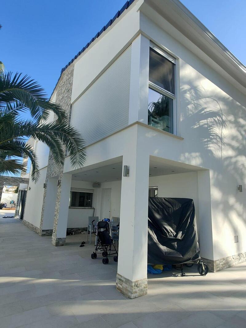 4 Cuarto Villa en venta