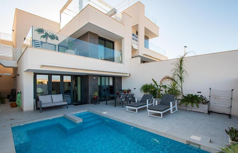 Villa en venta en Benijófar, Alicante