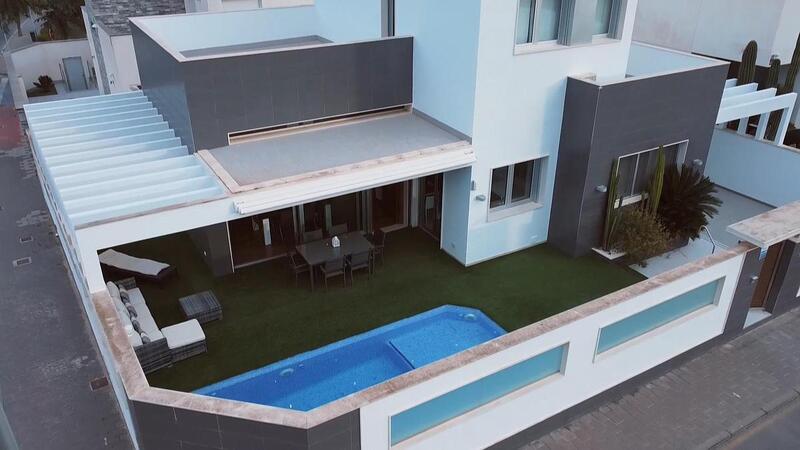 Villa en venta en Orihuela Costa, Alicante