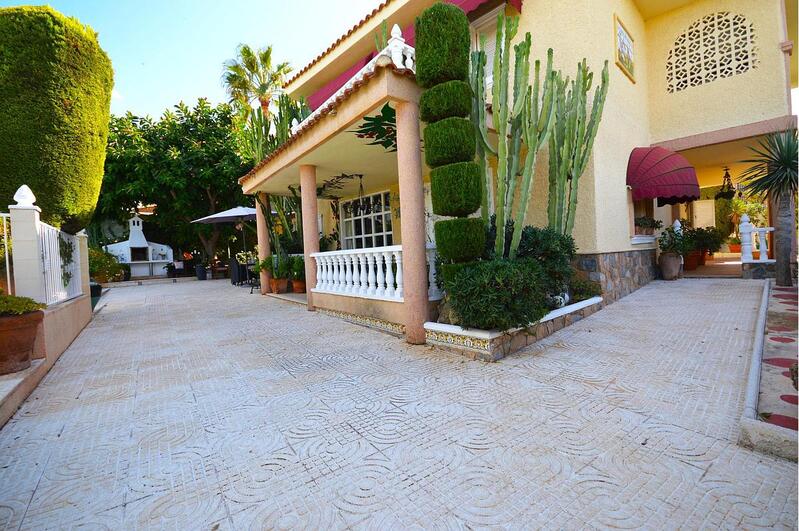 5 bedroom Villa for sale