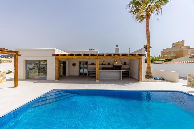 Villa til salgs i Torrevieja, Alicante