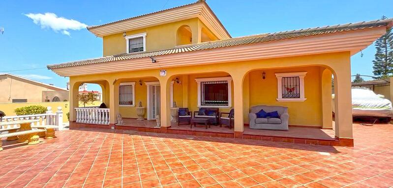 Villa for sale in Torrevieja, Alicante