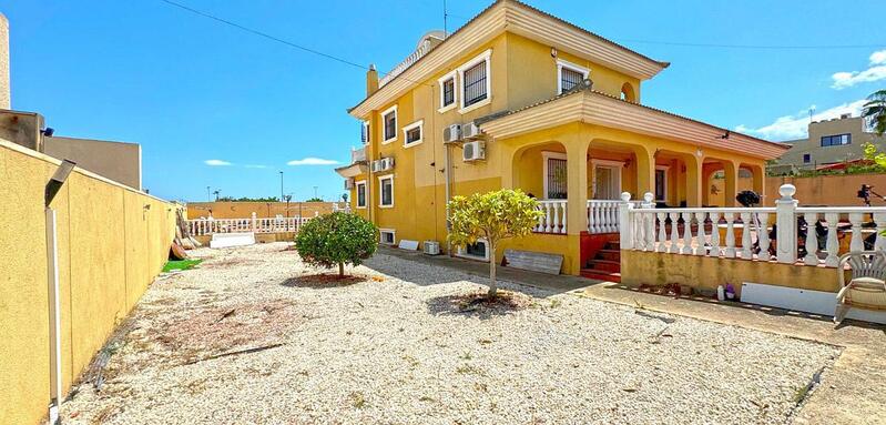 6 Cuarto Villa en venta