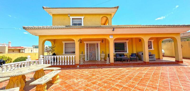 6 Cuarto Villa en venta