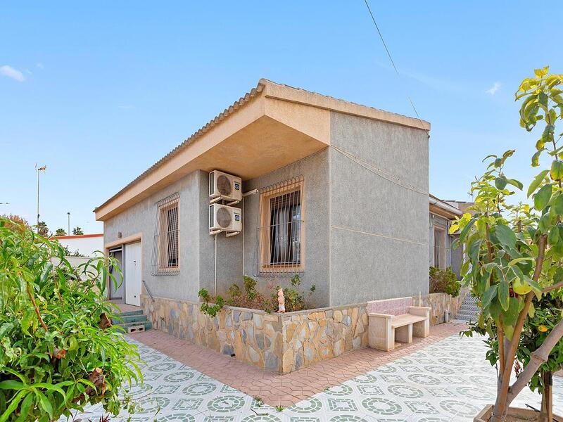 Villa til salg i Torrevieja, Alicante